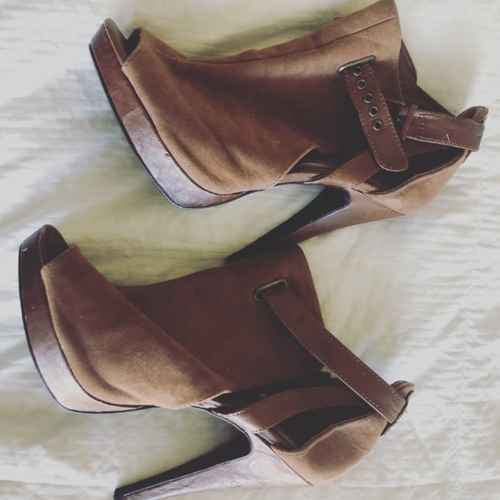 Brown booty heels